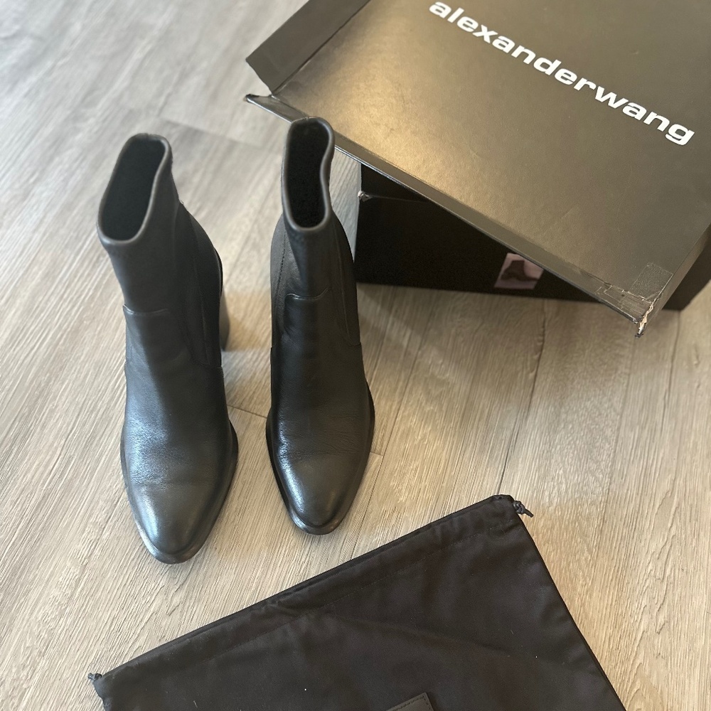 Alexander Wang Anna Stretch  Leather Silver Booties. Size 36.5